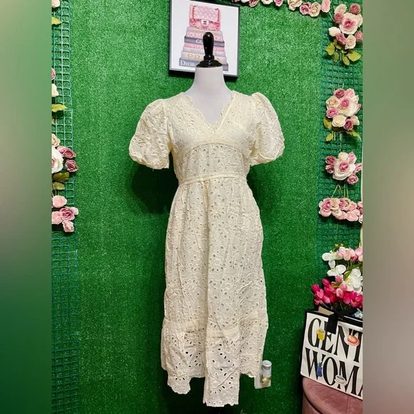 🌷Brand New eyelet dress embroidered can fit Sm up to M very nice quality!🌷 - Picture 6 of 8